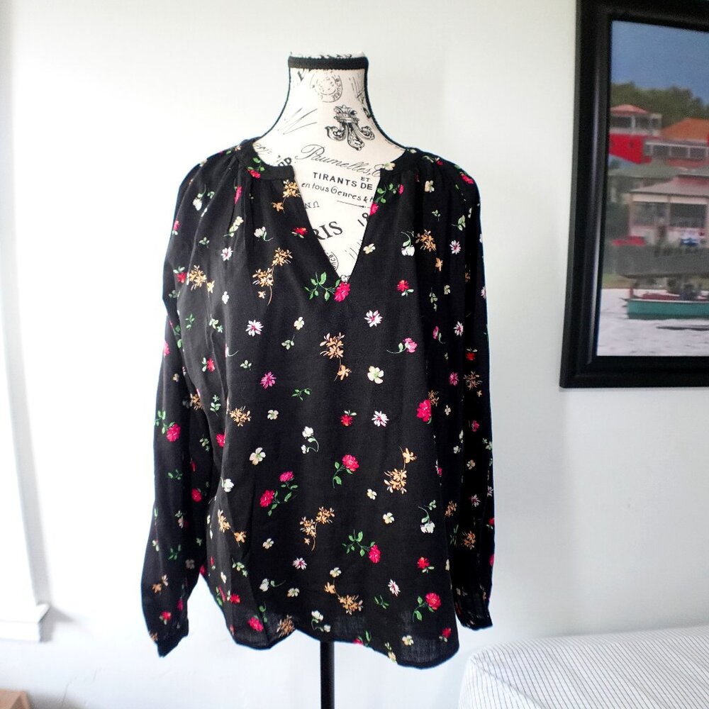 Women`s Old Navy Floral Long sleevess size Petite small Brand New w/ tag